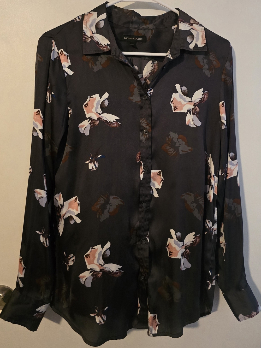 Banana Republic Black Floral Button-Down Shirt with Peach Accents